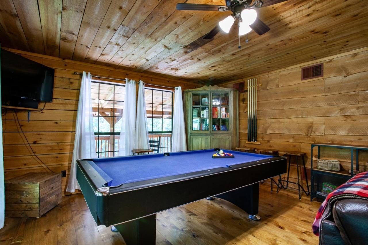 Forest Home Hot Tub Fire Pit Pool Table Пиджен-Фордж Экстерьер фото