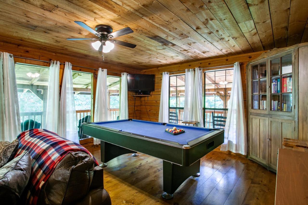 Forest Home Hot Tub Fire Pit Pool Table Пиджен-Фордж Экстерьер фото
