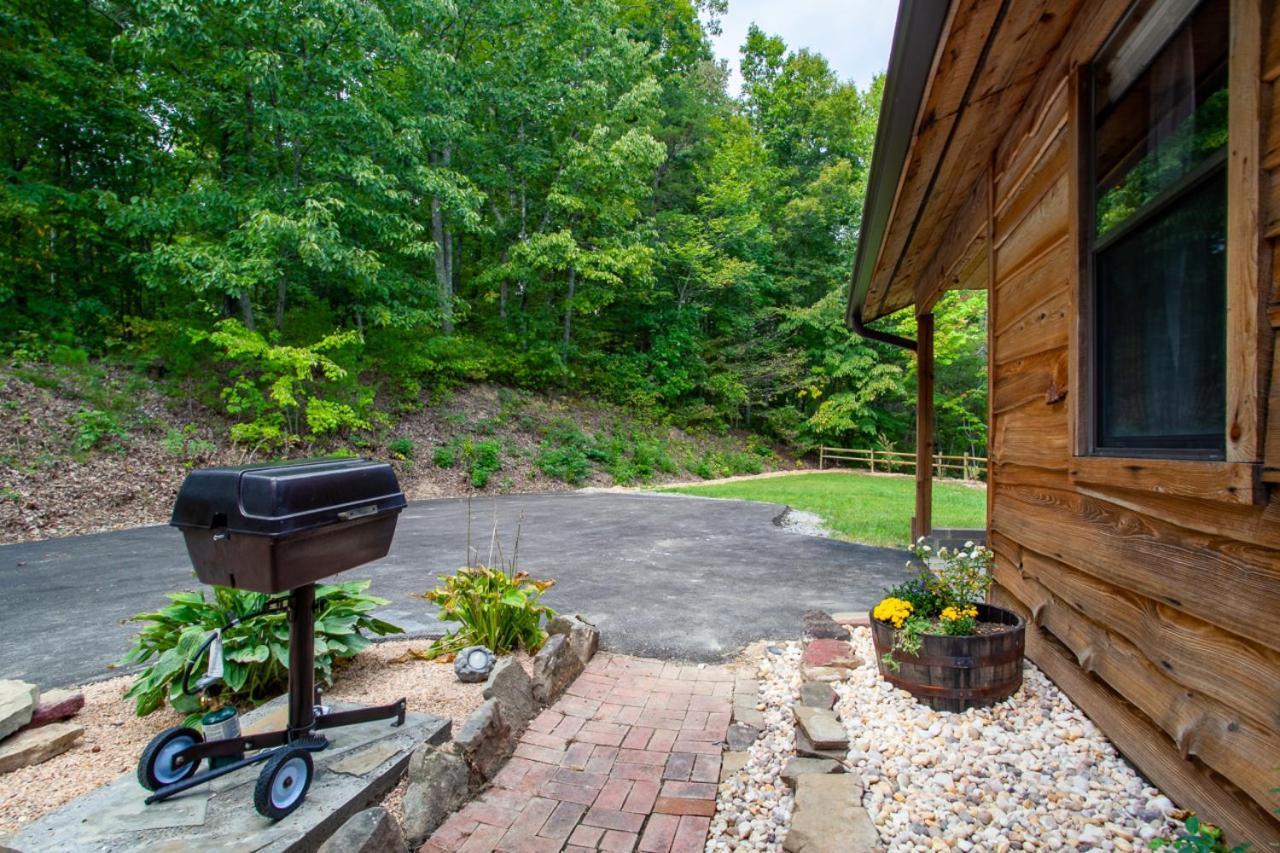 Forest Home Hot Tub Fire Pit Pool Table Пиджен-Фордж Экстерьер фото